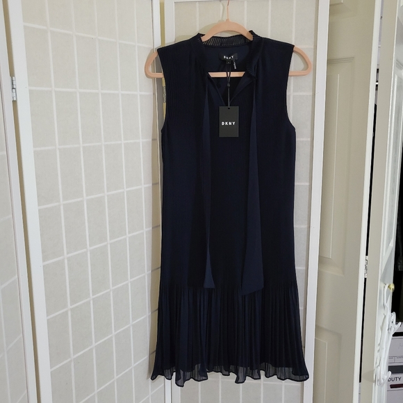 DKNY Navy Pleated Dress 6 New - Picture 1 of 8